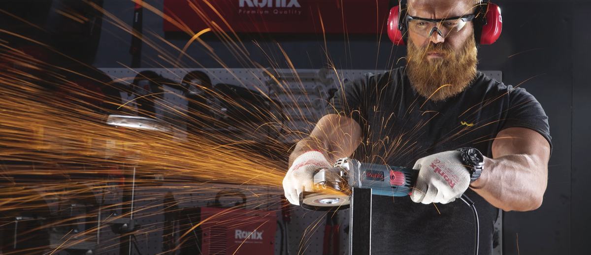 Cordless torque wrench and hydraulic bolting tools